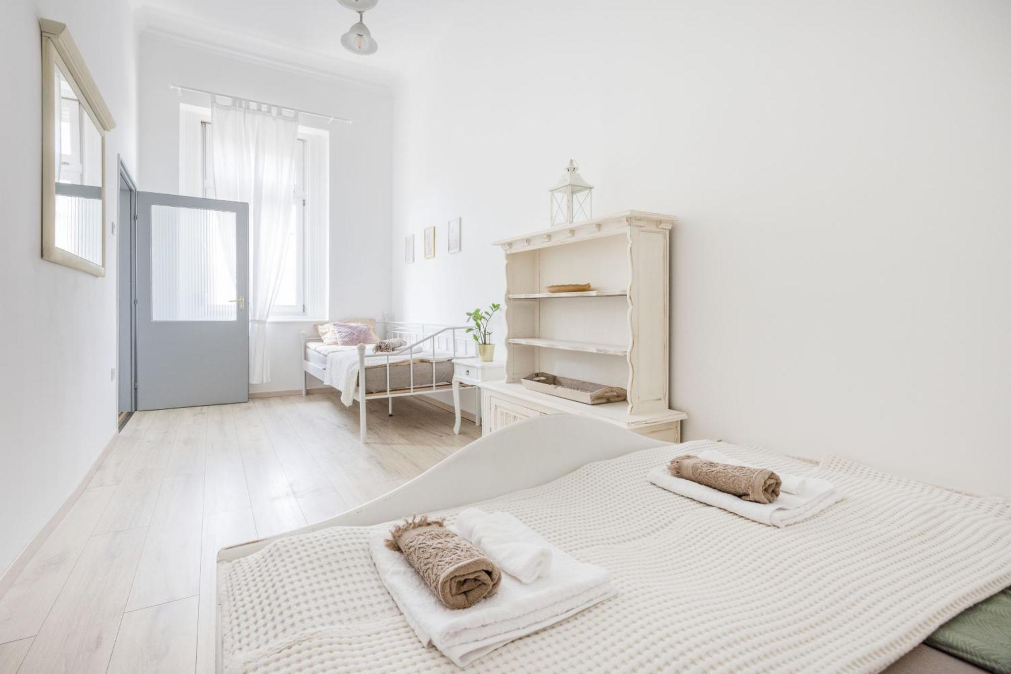 A Touch Of Provence And Pastels In The Centre Apartment Budapest Exterior photo