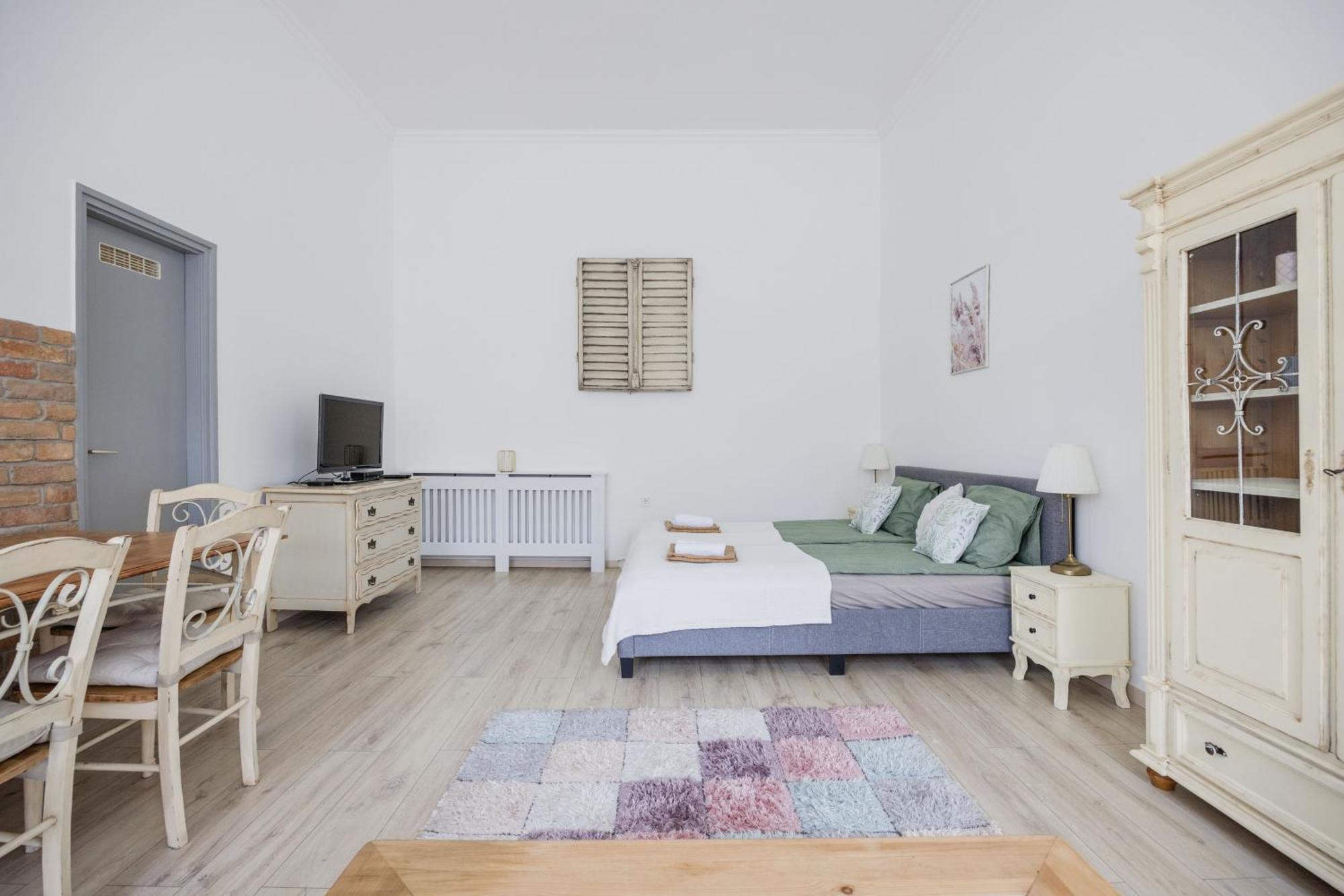 A Touch Of Provence And Pastels In The Centre Apartment Budapest Exterior photo