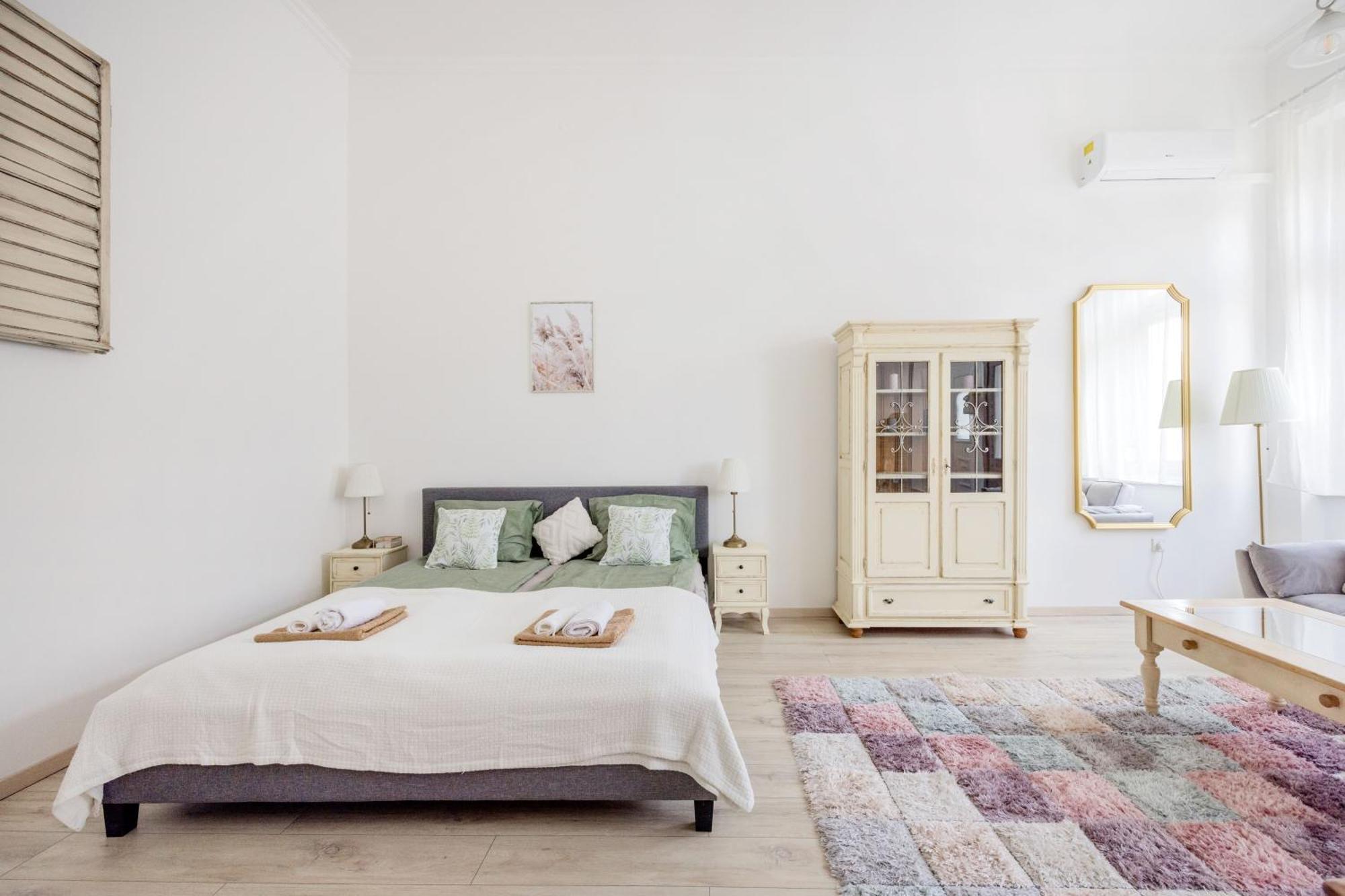 A Touch Of Provence And Pastels In The Centre Apartment Budapest Exterior photo