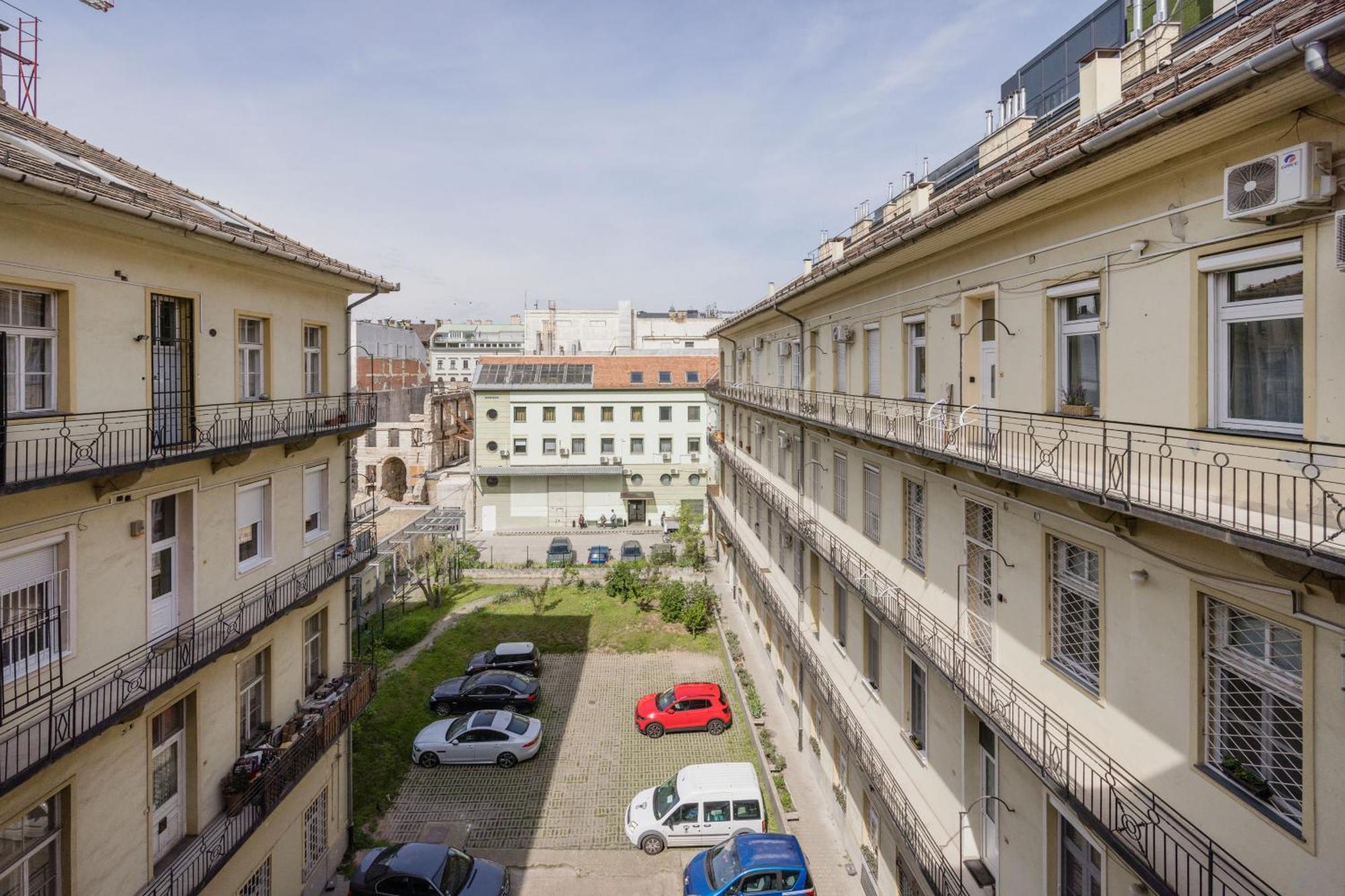 A Touch Of Provence And Pastels In The Centre Apartment Budapest Exterior photo